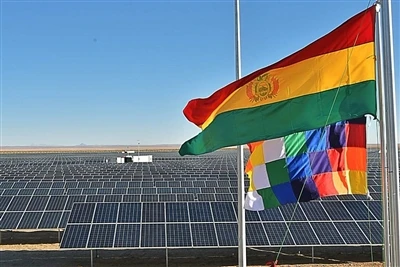 Boliviansk energiminister berømmer Kinas fornybare fremgang, øyne dypere bila...