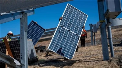 Trump signerer skatteregning i lov, letter press på u . s . ren energisektor