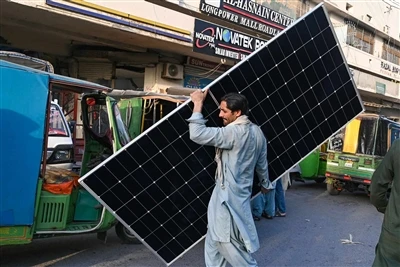 Pakistan bøter skallfirmaer ₨ 111 milliarder for importsvindel for solcellepanel